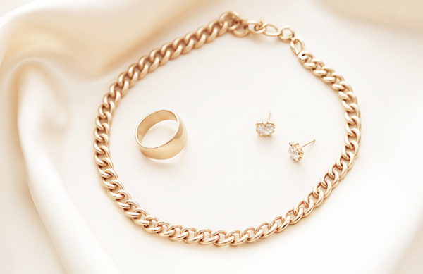 Позолоченное или обычное серебро — что лучше: разбираем особенности и отличия