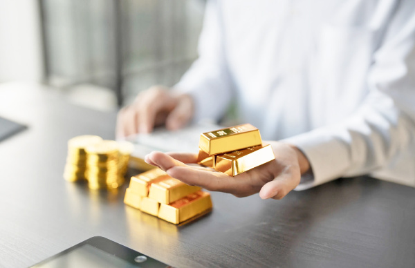 Золотой ажиотаж 2026: кто разгоняет цены и как успеть заработать уже сейчас