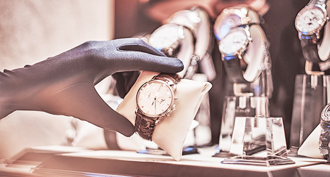Как правильно избавляться от подаренных часов и ювелирных изделий